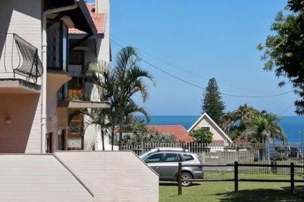 Located in the picturesque seaside town of Uvongo Beach, Hibiscus Coast, Hokaai is a charming holiday complex, within walking distance ...