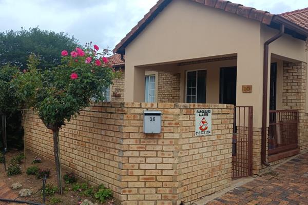 This face brick unit is in Villa Kimera Sasoburg. It offers a private court yard. 1 Garage. Open plan lounge and kitchen area.
2 ...