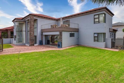 4 Bedroom House for sale in Fourways