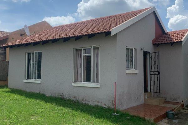 Discover this undeniably affordable and remarkably cozy 2-bedroom home in Olievenhoutbos, entirely ideal for any small family or young ...