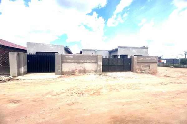 House For Sale In Etwatwa Ext 24

This property can be your dream home, Offering two bedrooms and one outside room, two bathrooms, one ...