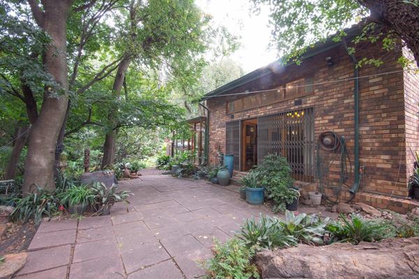 Charming Golden Oldie in the Heart of Heidelberg

Step into a home where history meets charm, offering spacious living areas ...