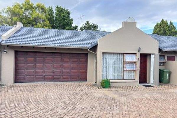 This serene home with a well-thought-out layout is ready to become your next happy place. Enjoy easy access to Lonehill, as well as ...