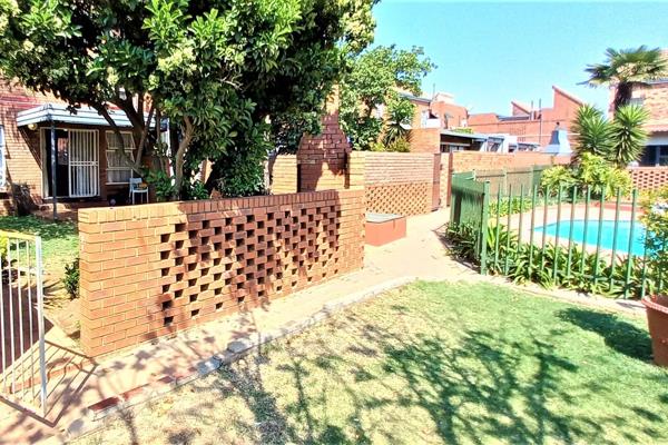 Ground Floor 3-Bedroom Duplex Townhouse To Let in Elarduspark Pretoria East Gauteng South Africa by Feel-at-Home Properties.


This 3 ...