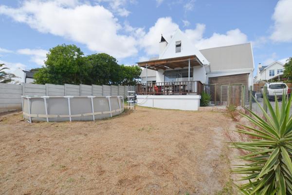 TRANQUIL 4 BEDROOM HOME IN DARLING
Darling is a small town in a farming area on the west ...