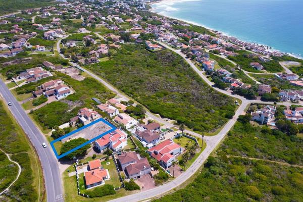 EXCLUSIVE MANDATE:
North facing gem, high raised, with beautiful sea, village and ...