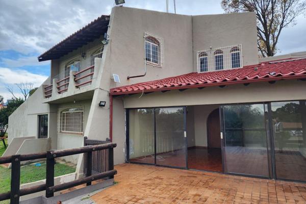 *WALKERVILLE - BLIGNAUTRUS DOUBLE STOREY HOUSE FOR RENTAL FOR R8000PM* 

Big Kitchen Fitted
1 Pantry
1 Laundry 
1 Dining Room 
1 ...