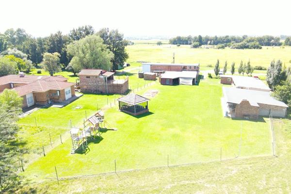 Just 9km outside of Potchefstroom, this remarkable 10.2-hectare farm presents a once-in-a-lifetime opportunity for savvy investors or ...