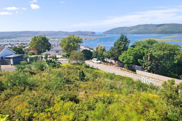 A 1686m2 Corner stand in Knysna Heights with the most beautiful, uninterrupted views of the Knysna lagoon and The Heads. 

Build a ...