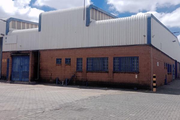 This 546m2 industrial unit is located in a secure business park, offering a ...