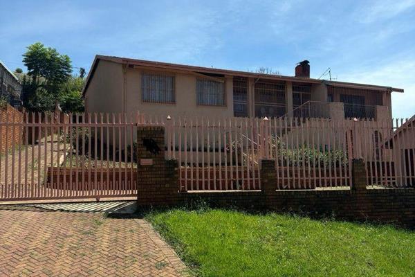 Nestled in the heart of Laudium, this expansive 4-bedroom residence offers an exceptional blend of comfort, security, and versatility. ...