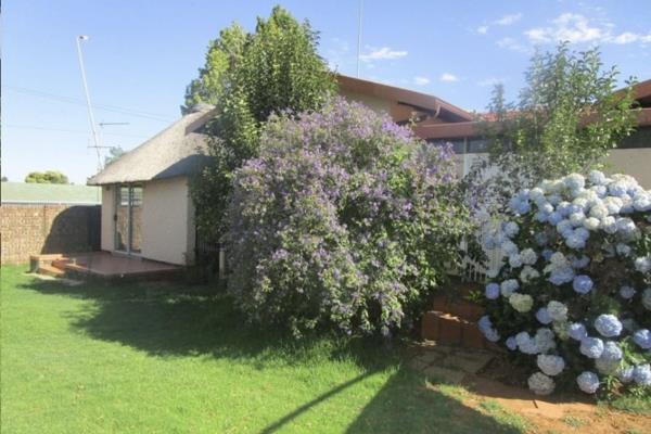 This house offers a kitchen that leads out to wash up area that is enclosed, lounge, dining room as well as a sun room.

Tiled ...