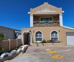 House for sale in Strandfontein