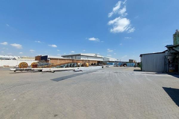 This premium industrial facility in Clayville, Midrand, offers 4,129m2 of prime ...