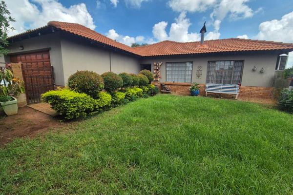 This stunning home offers:
•	Spacious open-plan living and dining area
•	Lovely kitchen
•	3 Bedrooms
•	2 Bathrooms, main bedroom ...