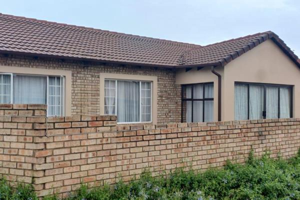 Spacious 2 Bedroom and 2 Bathroom Unit in Sasolburg.
Corner Stand.
Water not included (R250 - R350 per month)
Electricity prepaid ...