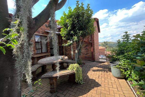 Distinctive face-brick finishes that exudes charm and character, this residence offers the perfect blend of open plan living and an ...