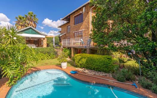 4 Bedroom House for sale in Dowerglen