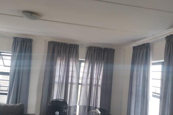 Beautiful 3x bedroom double story in Milnerton ridge in Royal Windsor well run ...