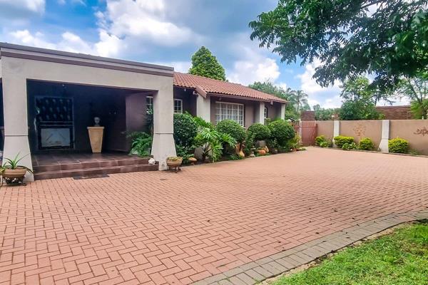 Located in the &#39;coveted&#39; right side of Beyers Park, this incredible property offers endless possibilities.

Key ...