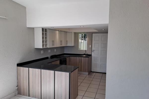 Spacious First-Floor Apartment for Rent in Dawnview Apartments

Features:
• Private ...