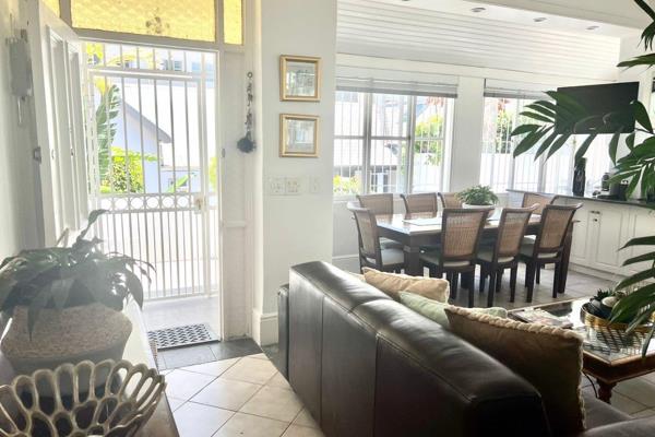 PET FRIENDLY FULLY FURNISHED 3 bedroom cottage
Situated between Beach and Main Roads
Walking distance to supermarkets, restaurants ...