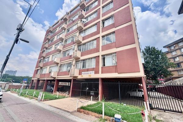 Parkholm flatlets in Nana Sita street Pretoria central offers the perfect investment opportunity
This spacious 2 bedroom  unit with an ...