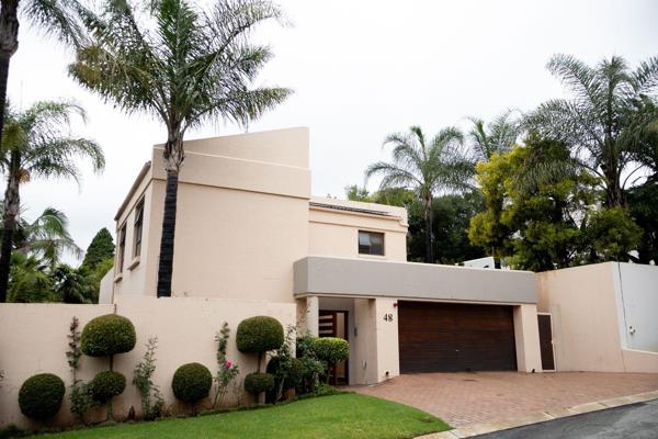 Nestled in the sought-after Club Terrace Estate in Linksfield, this stunning 3-bedroom, 2-bathroom home offers the ultimate in comfort ...