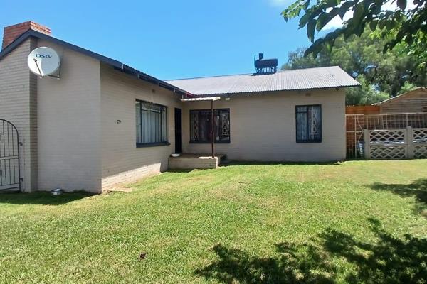 Ideal for the extended family or for the buyer that wants that extra passive income.  The property sits
on a fully walled 1004 sq m ...