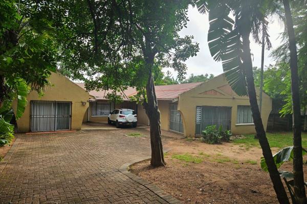 RENTAL AVAILABLE 1 MARCH 2025:

Spacious home to rent offering 3 Bedrooms, 2 bathrooms, 2 living areas and a flat.

Please note that ...