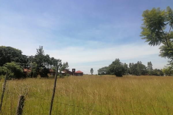 Plot for sale in Pretoria North
This plot is located soutpan
Erf 8,5 hactor 
The property consist of the following
18 room house
6 ...