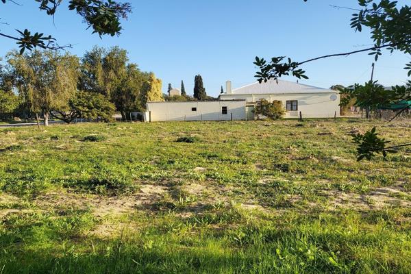 600mA^2 corner plot on the beautiful Voortrekker Road in Redelinghuys.  This plot is ...