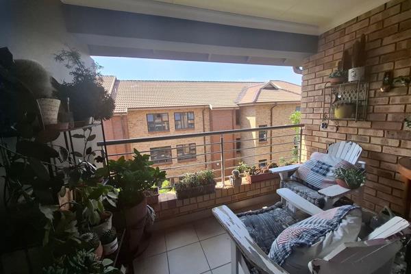 This 2 bedroom apartment is located within Pretoria East Retirement Village, Equestria.

A secure Estate offering peace of mind with ...