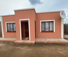 House for sale in Etwatwa