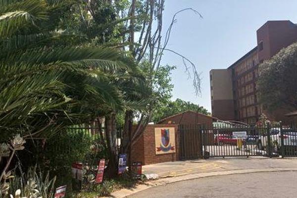 The apartment is situated in Knightsbridge, which is located in the Die Wilgers area, east of Pretoria. This location may offer ...