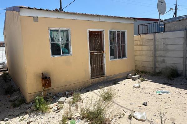 Two-Bedroom House for Sale in Delft South 

Property Features:

Two spacious bedrooms, ideal for small families or first-time ...