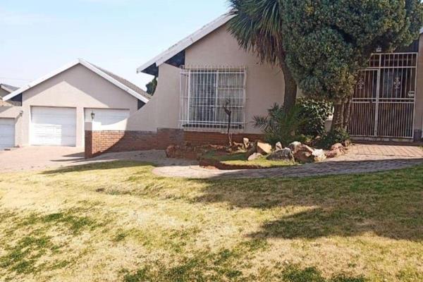 Welcome to your dream family home located in the heart of Dewetshof! This expansive property offers everything a growing family needs ...