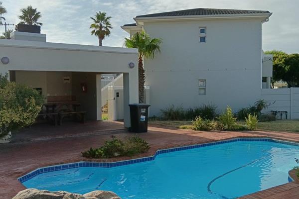 Located in Milnerton Ridge, this lovely spacious, sunny and warm ground floor unit ...