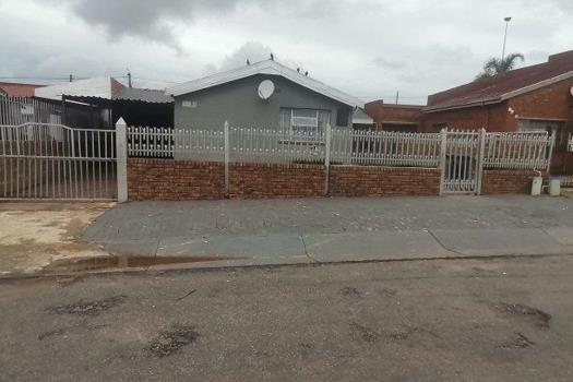 6 Bedroom House for sale in Soshanguve H