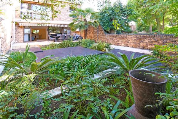 Sunset Acres Townhouse.
Spacious and appealing townhouse situated in a very well managed complex with lush gardens, communal pool and ...