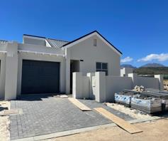 House for sale in Somerset Lakes