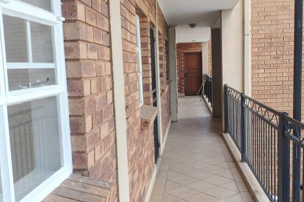 A 1 bedroom Apartment in Karenpark, is up for sale for r349 000.
This property offers 3 bedrooms, 2 bathrooms, an open plan lounge and a non- fitted kitchen.

The property is secured with perimeter wall and lockable gate, it&#39;s situated in a good community.

And the ...