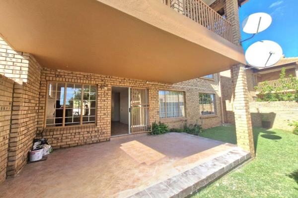 This lovely townhouse is situated in Magalieskruin, North of the Magalies Mountain ...