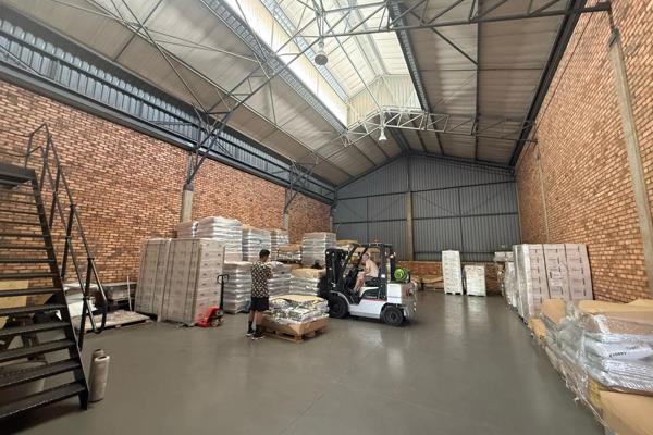 This exceptional industrial unit measures 360sqm comprising of a spacious warehouse ...