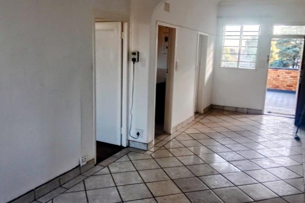 This neat lock up and go unit offers 1 bedroom, lounge, dining, fitted kitchen and bathroom.

Close to shopping centres, schools and ...