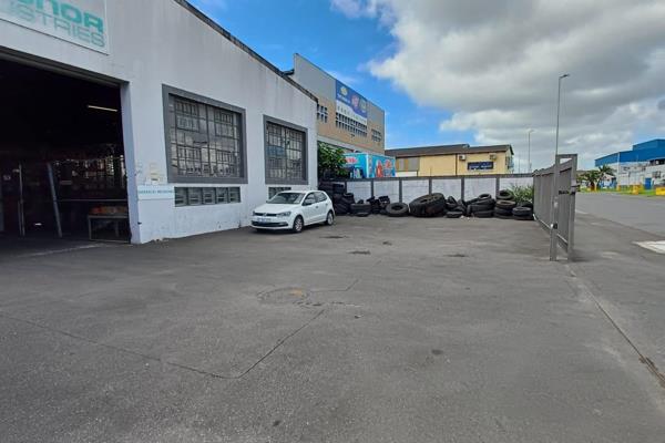 Approximately 2250sqm GLA. 

Clearspan warehouse with 1st Floor office space with separate kitchen and ablutions. 

Approx 300sqm yard ...