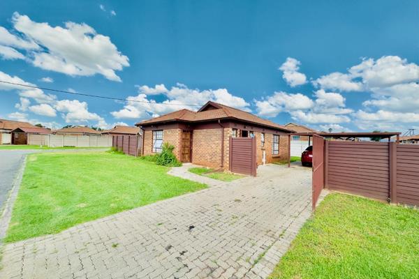 Discover this stylish and well-maintained 3-bedroom, 2-bathroom home in the sought-after Midrand Village. Offering modern features and secure estate living with 24/7 security, this property is perfect for young professionals, first-time buyers, or investors looking for a ...