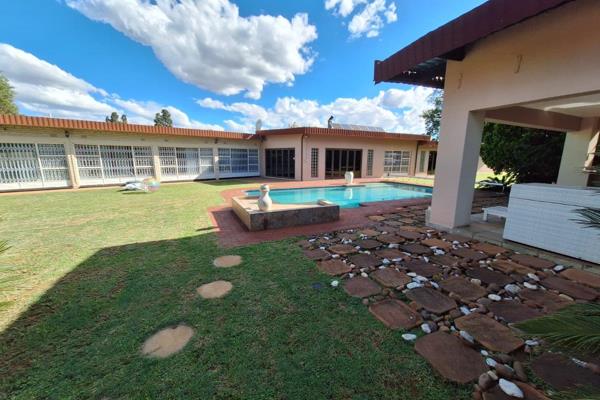 Luxurious Family Home in Secure Estate – Brakpan, Watlar Park

This exquisite family home is located in a highly secure estate with ...