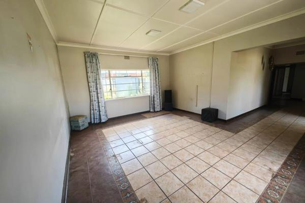 Spacious 3-Bedroom Home for Rent – Discovery, Roodepoort
Rental: R12,000 per ...