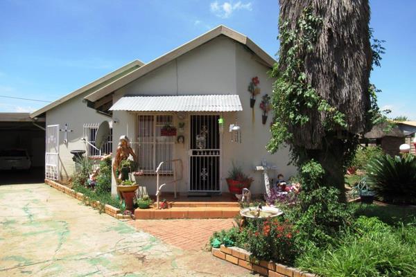 4 Bedroom, 2 bathroom family home for sale in Bronkhorstspruit - well priced.

4 Bedrooms with lots of build-in cupboards.
One ...